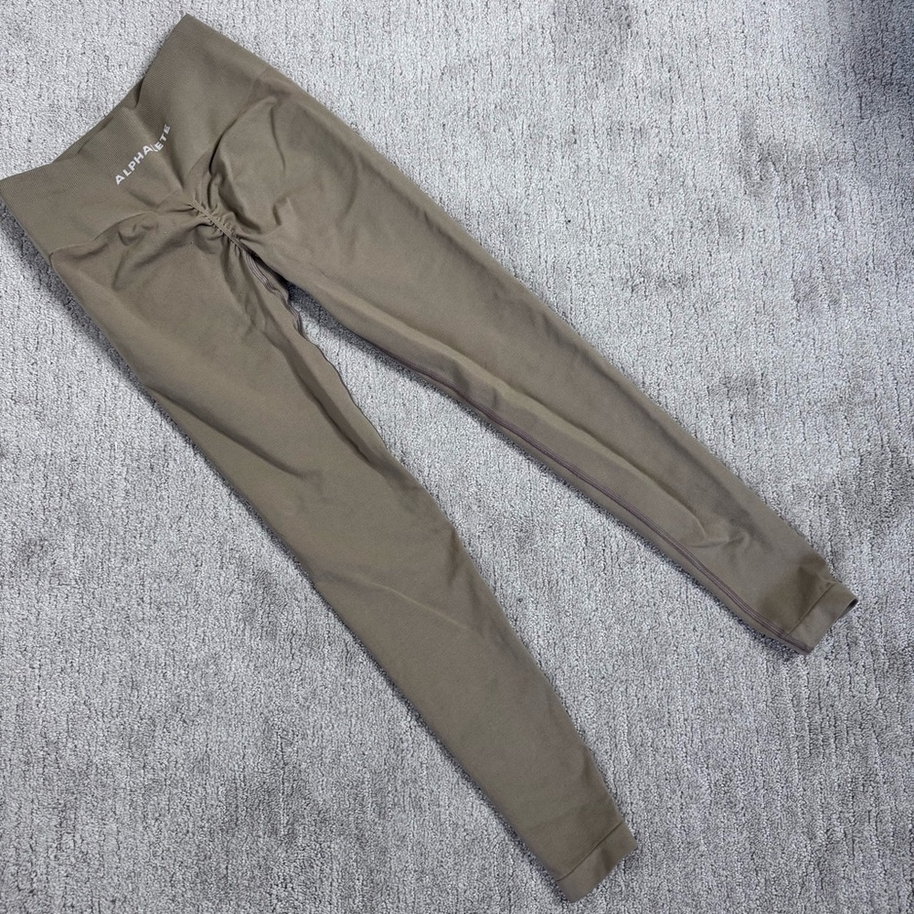 Alphalete Amplify Style Seamless Scrunch Leggings Khaki / Tan Size Small